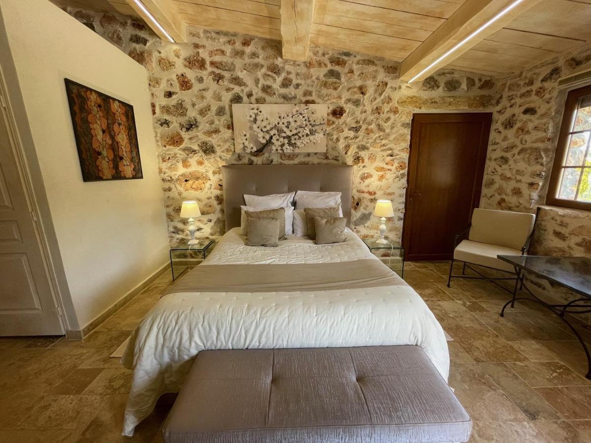 Domaine De Majastre Panzió Bauduen Kültér fotó