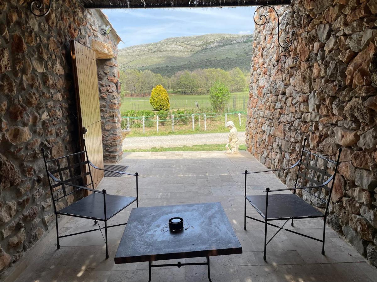 Domaine De Majastre Panzió Bauduen Kültér fotó