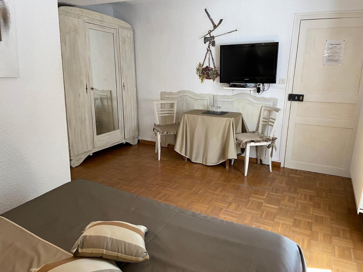 Domaine De Majastre Panzió Bauduen Kültér fotó