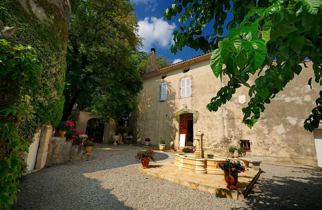 Domaine De Majastre Panzió Bauduen Kültér fotó
