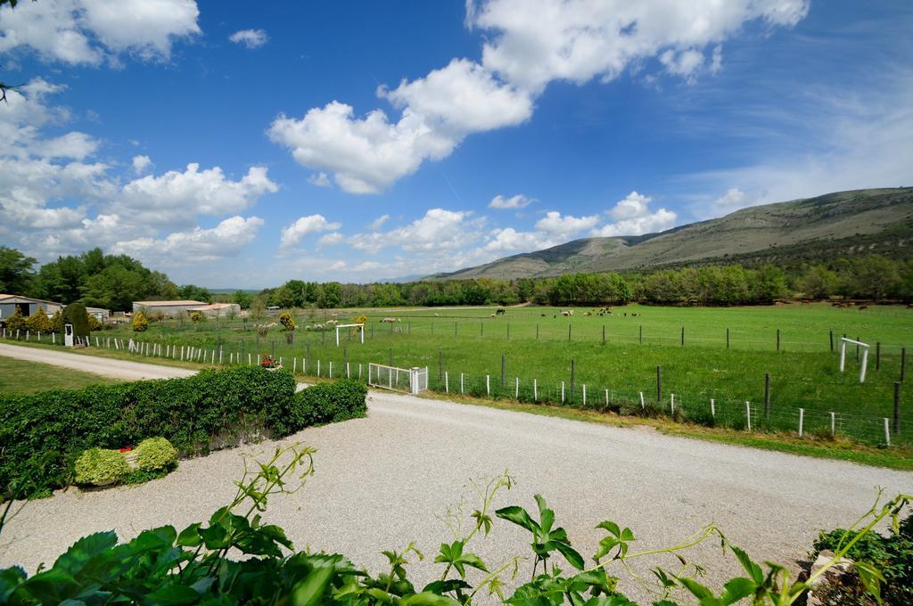 Domaine De Majastre Panzió Bauduen Kültér fotó