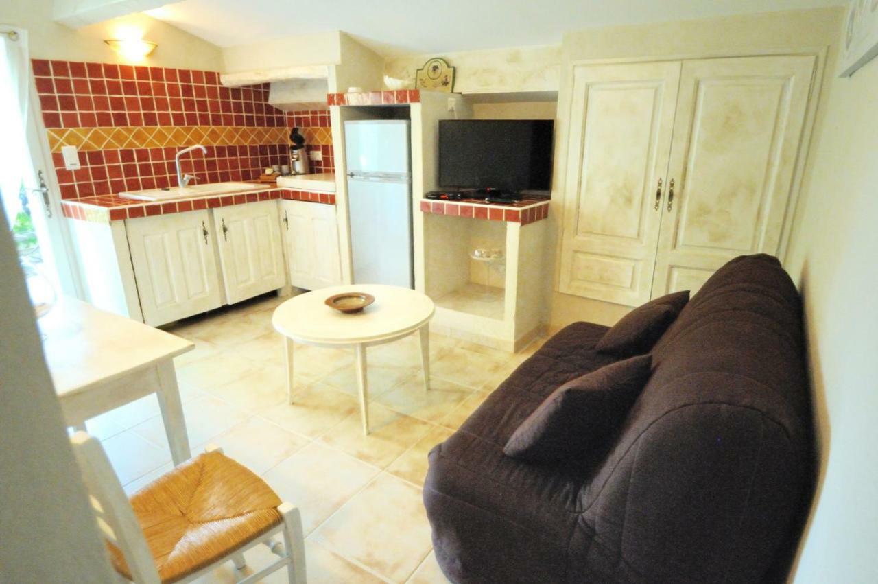 Domaine De Majastre Panzió Bauduen Kültér fotó